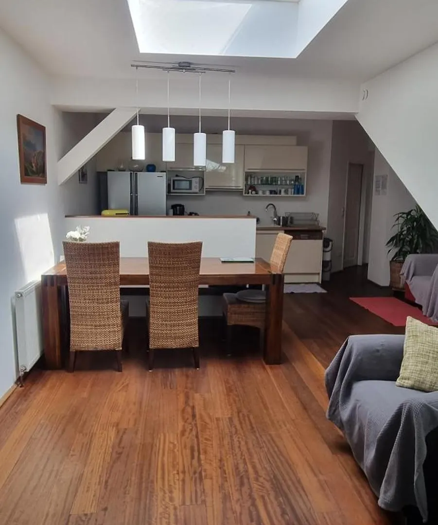 Ruhige, Grosse Ferienwohnung Am Muehlberg, Stadtrand Vienna Austria